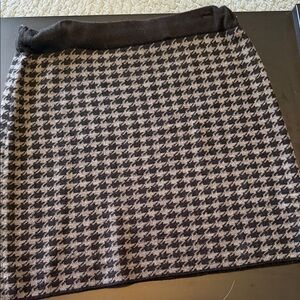 Willi Smith Black and Cream Houndstooth Knit Mini Skirt